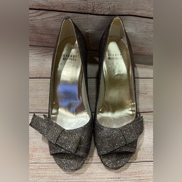Stuart Weitzman Shoes - Stuart Weitzman Shoe Size 6 Gold Fabric Shimmer Open Toe Bow Pumps
